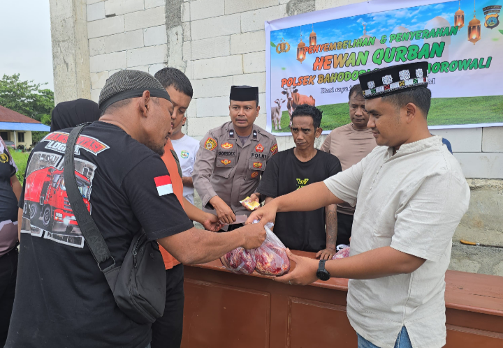 Polsek Bahodopi Gelar Kurban Idul Adha, Ratusan Warga Terima Daging Sapi